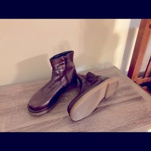 Leather Ankle boots. Brown size 8